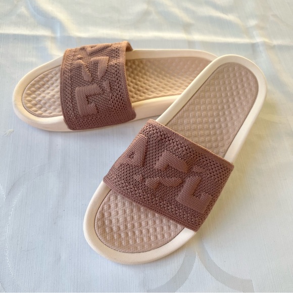 APL big logo Techloom crème pink rose dust knit sport slide sandal Size 10 NWOT - Picture 2 of 5